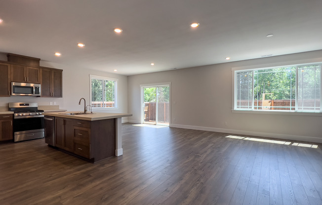 4 bedroom 2.5 bath House in SW Beaverton! A/C & Washer & Dryer - Walk to Mountainside HS and close to Nike!