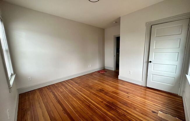 3 beds, 1 bath, $2,100, Unit 413 Admiral Street Unit 2