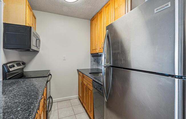 2 beds, 2 baths, $4,200, Unit 14R