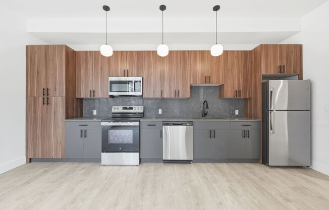 1 bed, 1 bath, 810 sqft, $1,900