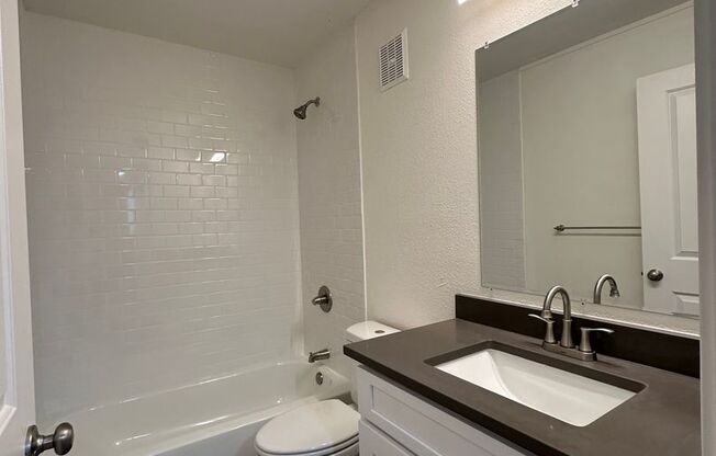 2 beds, 2 baths, 928 sqft, $1,495, Unit 1945 Peoria St #405