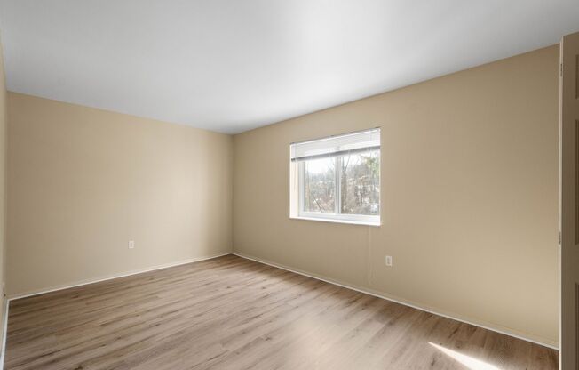 2 beds, 1 bath, 950 sqft, $999, Unit 110 L