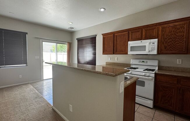 Close to the M Hotel. 3 bedroom Home