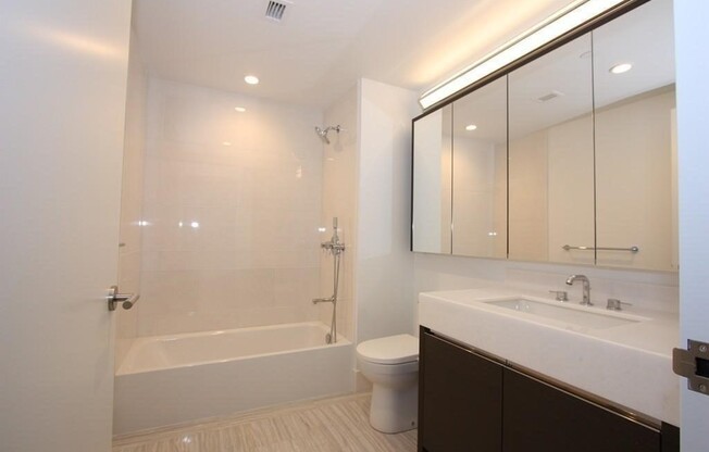 1 bed, 1 bath, 692 sqft, $3,500, Unit 10M