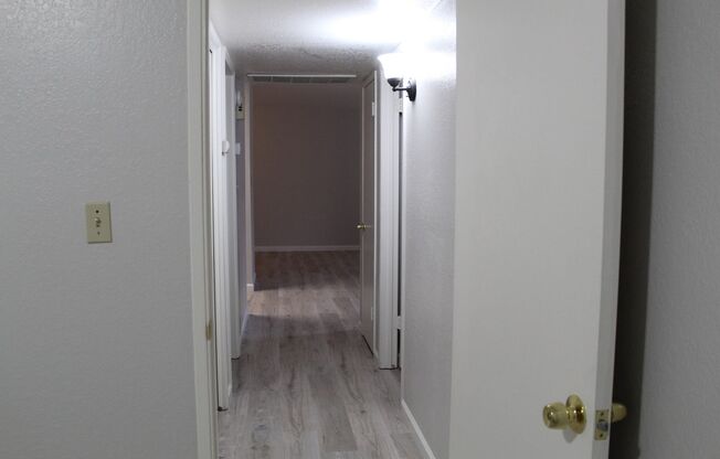 2 beds, 1 bath, $1,450, Unit B