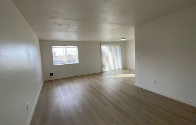 2 beds, 1 bath, 870 sqft, $1,655, Unit 109