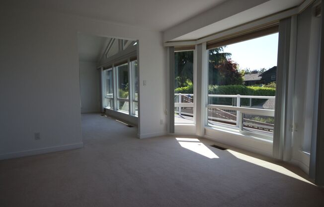4 bedroom home in Federal Way with breathtaking views!