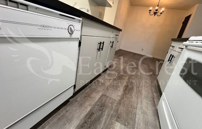 2 beds, 1 bath, $1,050, Unit 1027H