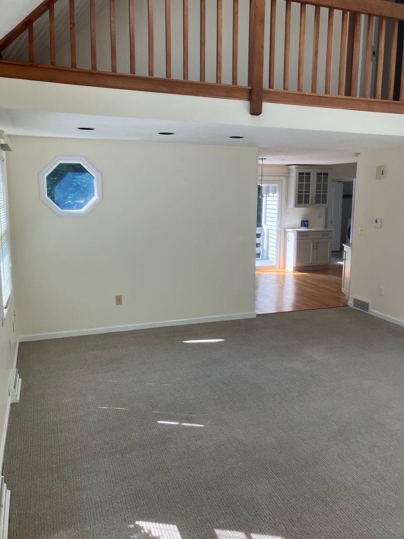 Spacious 2 Bed/2 Bath Corner Unit in Easton!