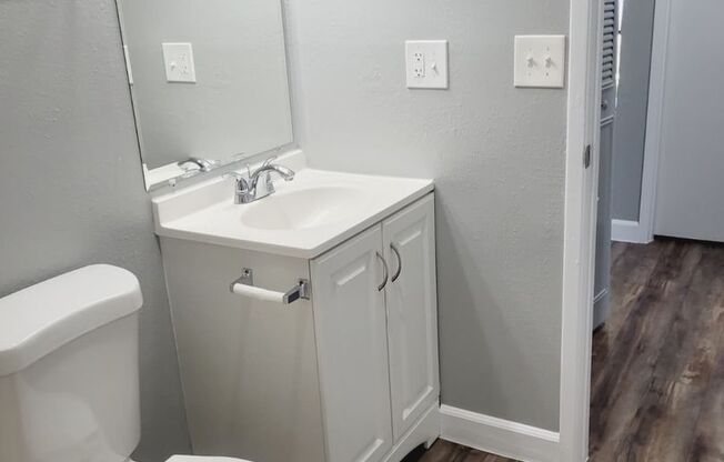 2 beds, 1 bath, 695 sqft, $1,250, Unit 505 E4