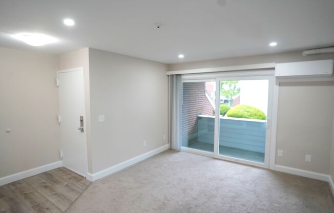 1 bed, 1 bath, 775 sqft, $2,250, Unit 55-4