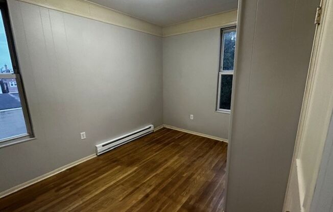 2 beds, 1 bath, $1,350, Unit 50