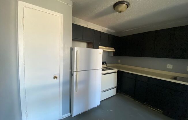 1 bed, 1 bath, $695, Unit 4