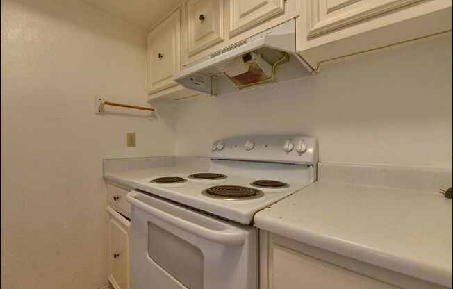 2 beds, 1 bath, $1,410, Unit # 19H