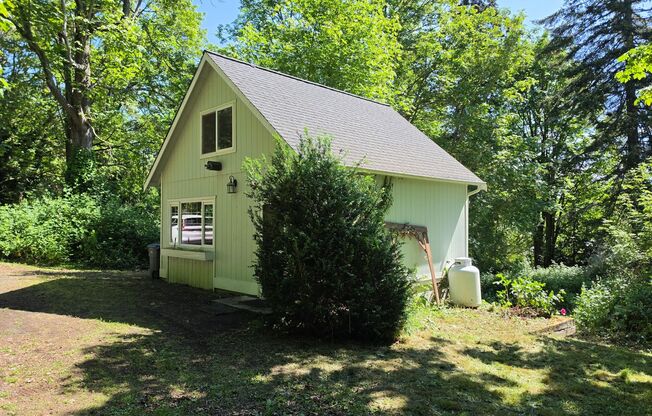 Loft Style Cottage in Indianola