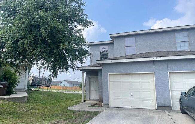 Lovely 2-story | 3-bedroom | 2.5-bath duplex | Cul-de-sac | Side yard | Great location!