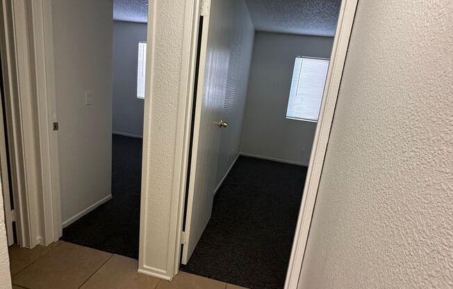 2 beds, 1 bath, $1,000, Unit Unit A