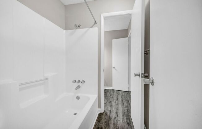 2 beds, 1.5 baths, 850 sqft, $1,095, Unit E15