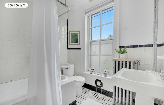 313 ADELPHI ST