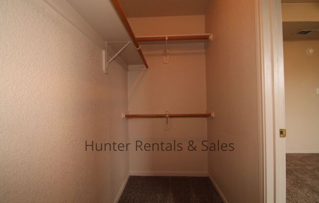 3 beds, 2 baths, $1,200, Unit Unit B