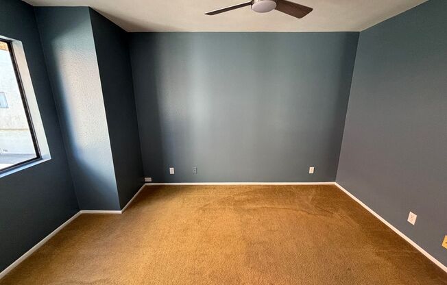 Spacious 3-Bedroom Townhome with Community Amenities in Canyon Country!