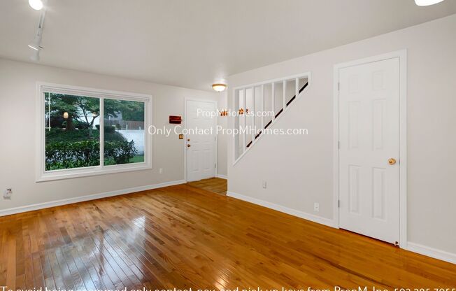 Charming Condo with Close Access to the I-5! A Commuter's Dream!