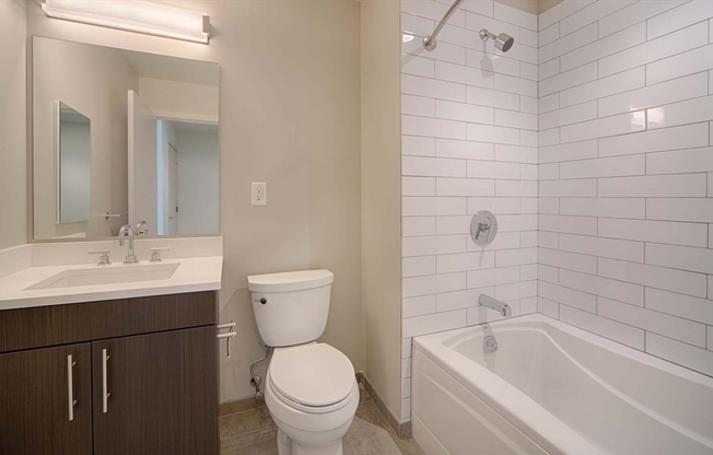 2 beds, 2 baths, 926 sqft, $5,115, Unit 926