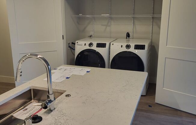Studio, 1 bath, 657 sqft, $1,915, Unit #303