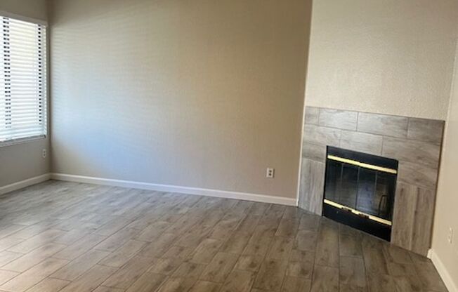 2 beds, 2 baths, 975 sqft, $1,675, Unit 817-60