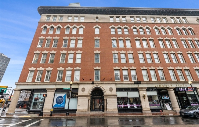 1 bed, 1 bath, 667 sqft, $3,400, Unit L317