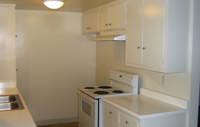 2 beds, 1 bath, $2,450, Unit 3344-20
