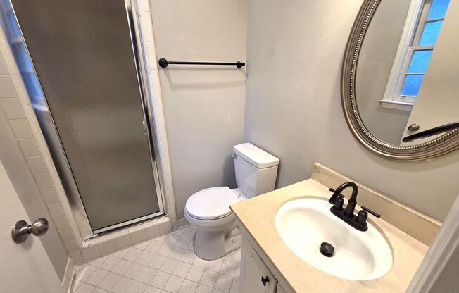 Adorable Two Bedroom in South Park!