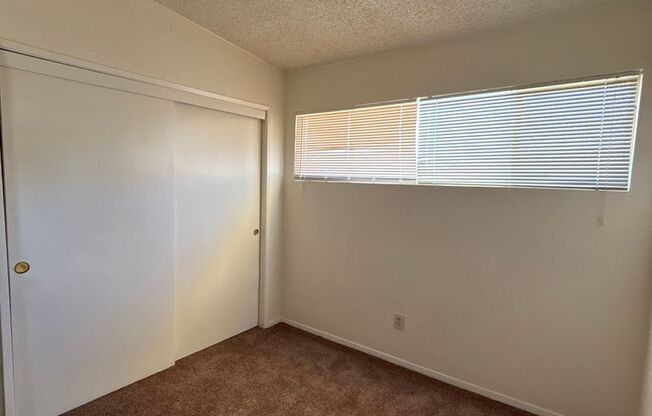 2 beds, 1 bath, $1,100