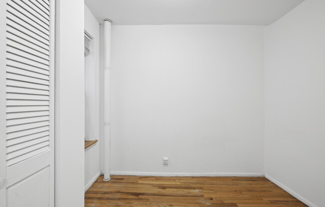320 E 49 ST