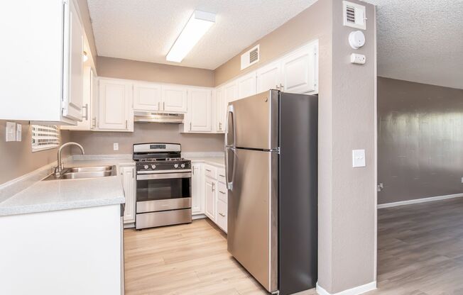 1 bed, 1 bath, 704 sqft, $839