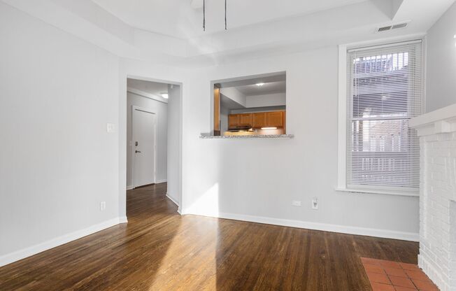 3 beds, 1 bath, 632 sqft, $2,350, Unit 1460-209