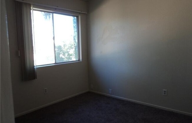 LIVE THE DREAM IN A PRIVATE HOA COMMUNITY IN RIALTO! *** 3 BEDROOM + LOFT! ***