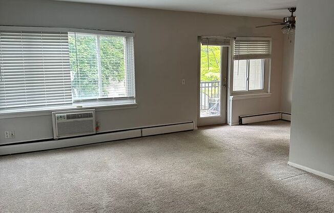 2 beds, 1 bath, 840 sqft, $1,495, Unit 201 (R)