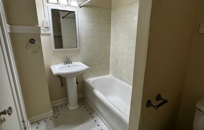 Studio, 1 bath, 472 sqft, $1,395, Unit 207