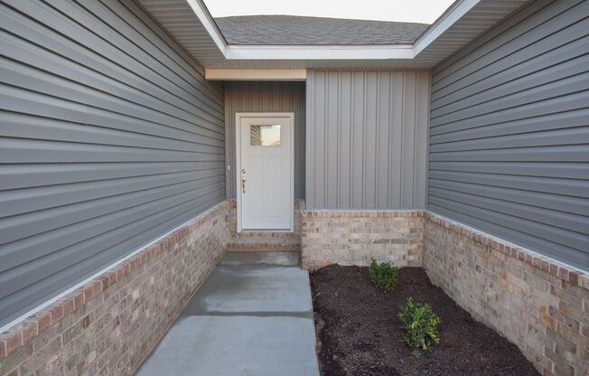 Nice  3 bedroom 2 bath home located right Farmington!