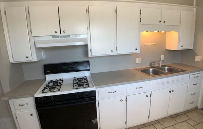 3 beds, 1 bath, $1,100