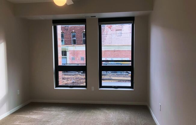 1 bed, 1 bath, 1,013 sqft, $2,989, Unit 102