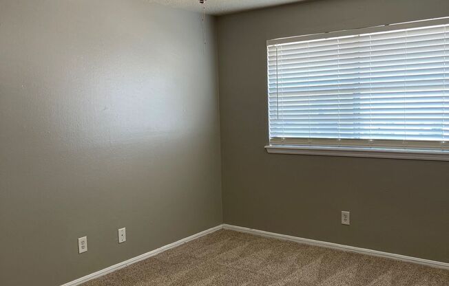 2 beds, 1 bath, 875 sqft, $849, Unit 1200-5