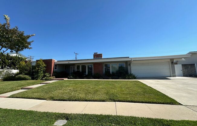 Thousand Oaks 5+2 single story pool and spa home is an entertainer's dream