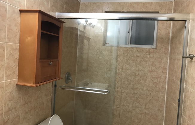 2 beds, 1 bath, $1,795