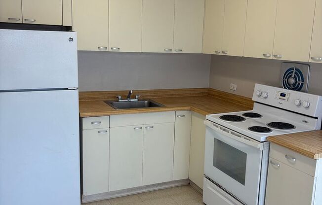 Moiliili/University - 2 Bdrm/1 Bath/1 Prkg - $1,675