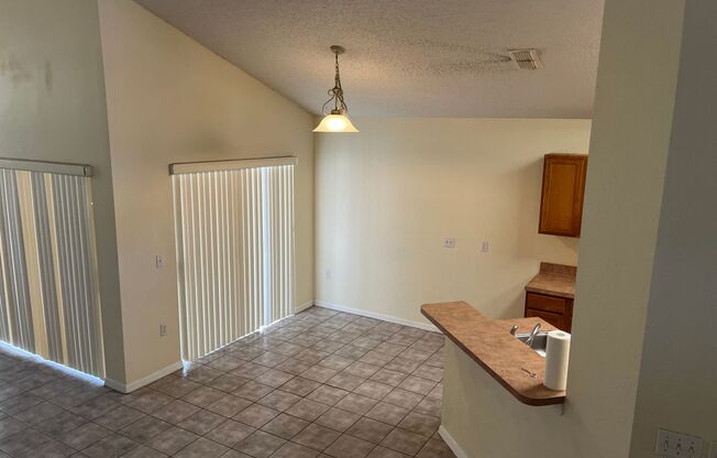 2 Story Home. 3bed/3bath home/bonus room