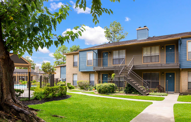 Building Exterior at Willow Brook Crossing Apartments in Houston, TX