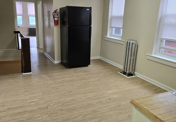 1306 W HUNTING PARK AVE