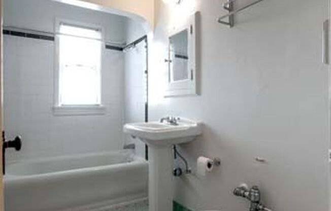 Studio, 1 bath, 545 sqft, $1,350, Unit 307